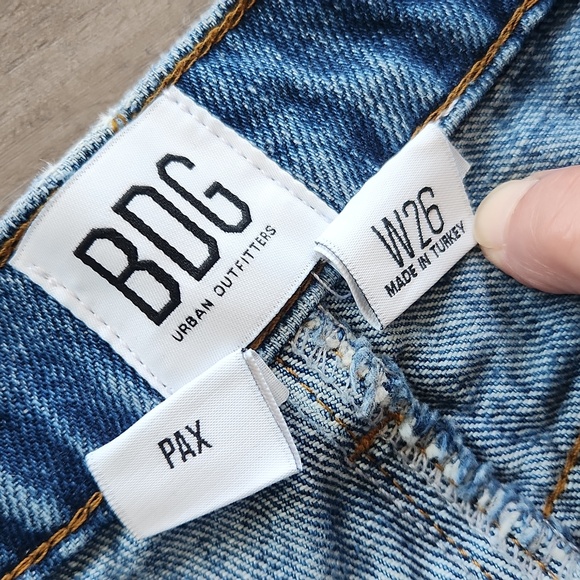 BDG urban outfitters distressed pax shorts. Size 26 - Picture 6 of 7